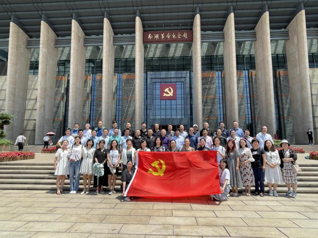 学校专业领军人才参观南湖纪念馆.jpg